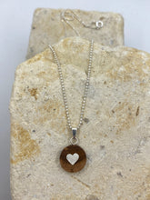 Lade das Bild in den Galerie-Viewer, Anhänger aus dem Holz von Weinreben (Riesling) mit einem ausgesägtem Herz aus Sterling Silber an einer 45 cm langen Kugelkette aus Sterling Silber.